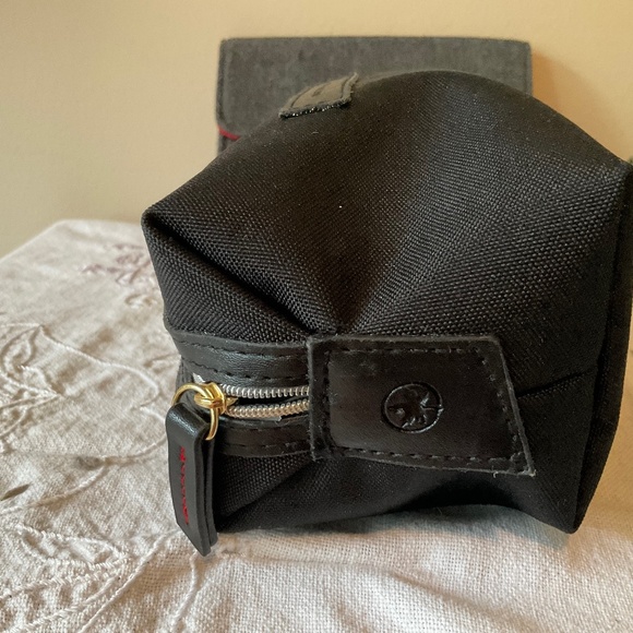 Want les Essentiels and Air Canada Business Class Amenity Kits 🍁 - Picture 10 of 10